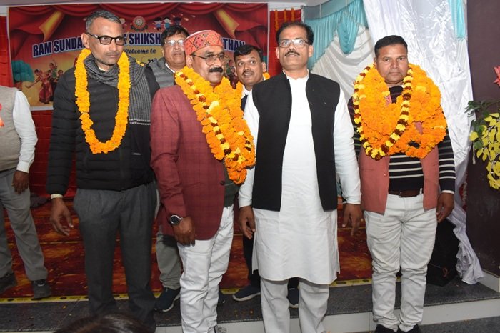 सामूहिक माल्यार्पण